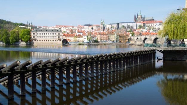 Prague 1 fights ban on cars along Smetana embankment